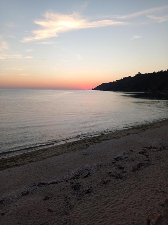 A L'Abri Des Vents Bed & Breakfast Saint Jean le Thomas Bagian luar foto