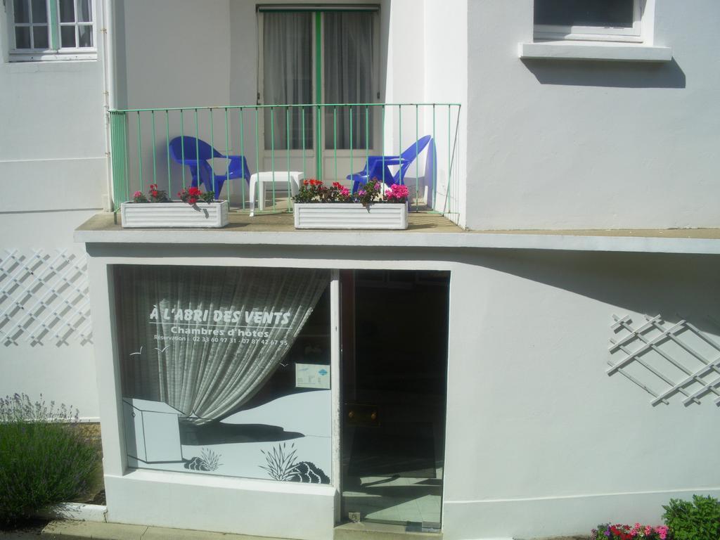 A L'Abri Des Vents Bed & Breakfast Saint Jean le Thomas Ruang foto