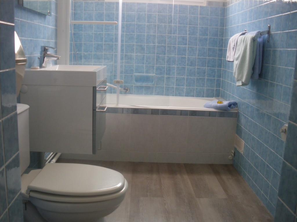 A L'Abri Des Vents Bed & Breakfast Saint Jean le Thomas Ruang foto